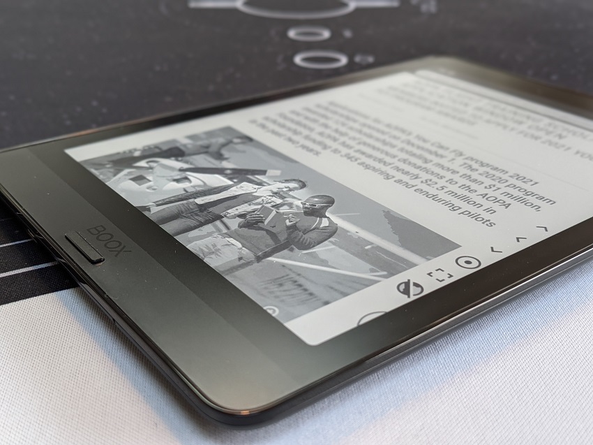 Picture of Boox E Ink device running Doppler